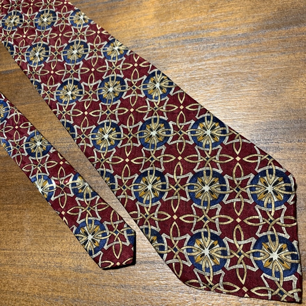 Geometric silk  neck tie